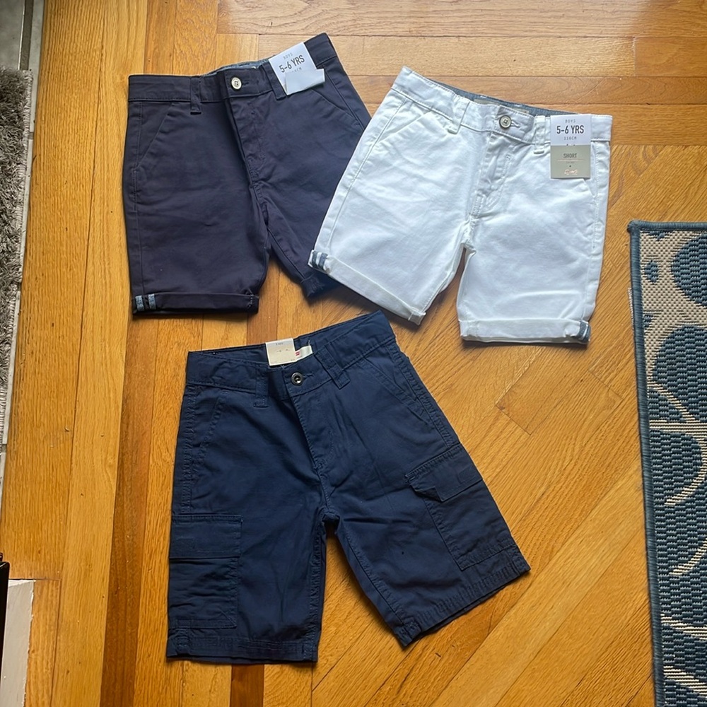 NEW boys cargo chino shorts blue and white size 5-6 Levi’s
